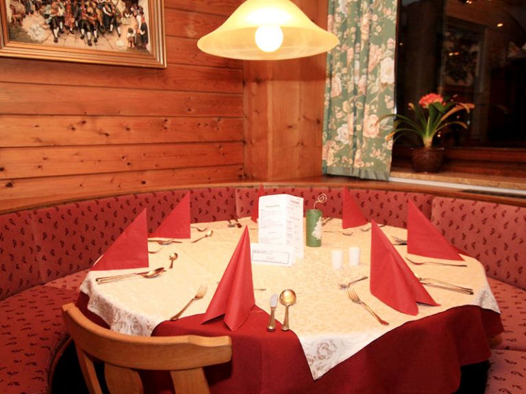 Traditionelle Gaststube im Lammertal