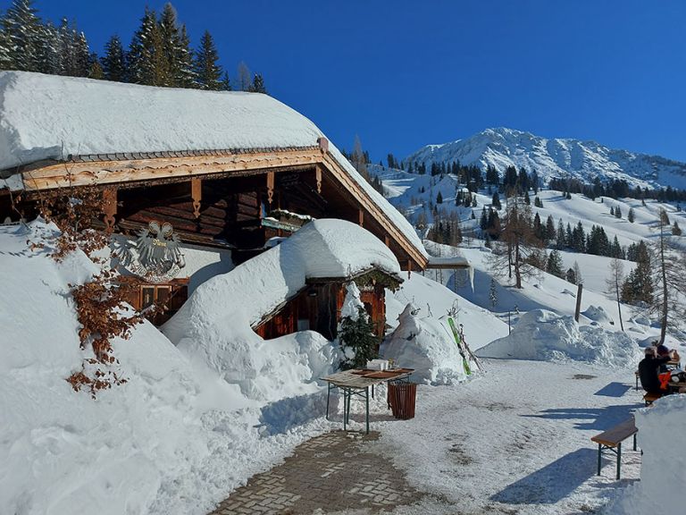 Eingeschneite Hofalmhütte bei Filzmoos