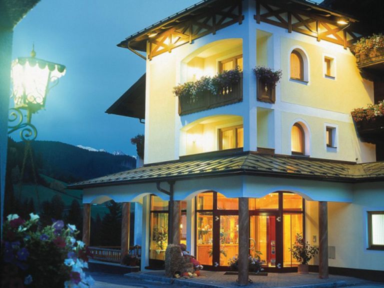 Berghotel Lämmerhof: familiengeführtes 3-Sterne Hotel Berghotel Lämmerhof im Lammertal im SalzburgerLand