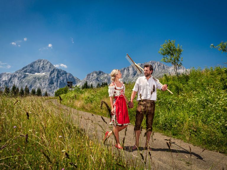 Wandern auf der Karalm im Lammertal Blick von der Karalm auf den Fritzerkogel im Tennengebirge