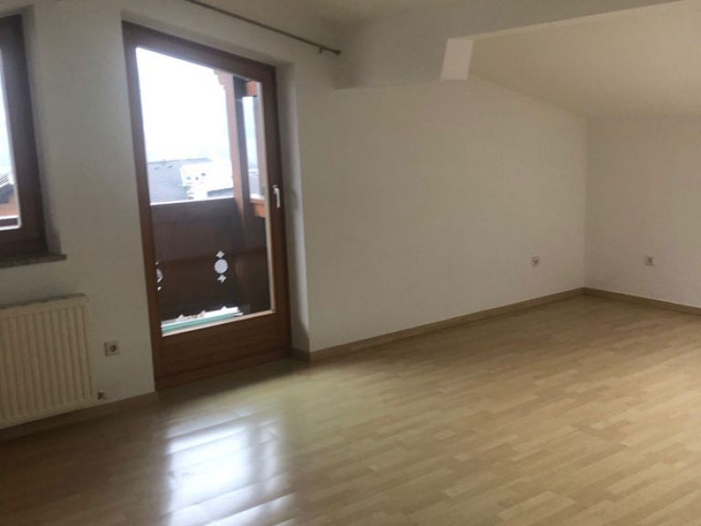 Wohnzimmer mit Laminat