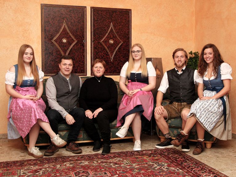 Familie Hedegger - Ihre Gastgeber im Berghotel Lämmerhof Anna, Georg, Anita, Karin & Christoph Hedegger