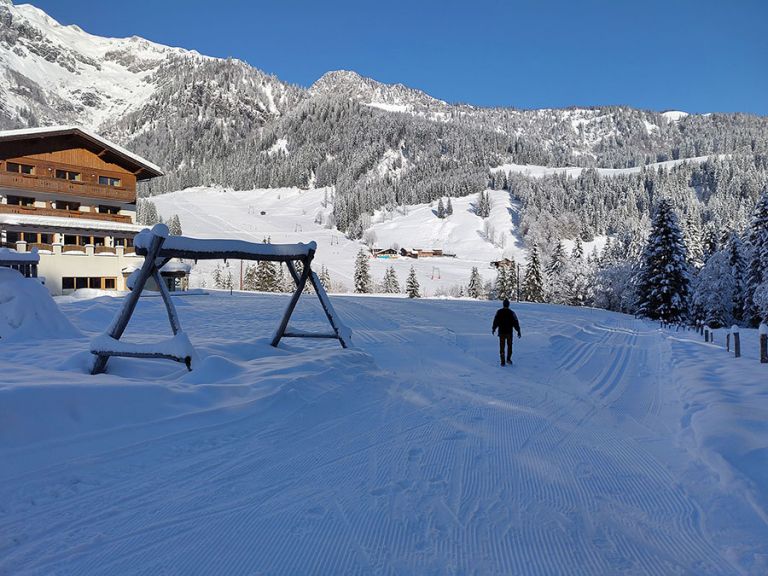 Start vor dem Lämmerhof zwischen den Loipen