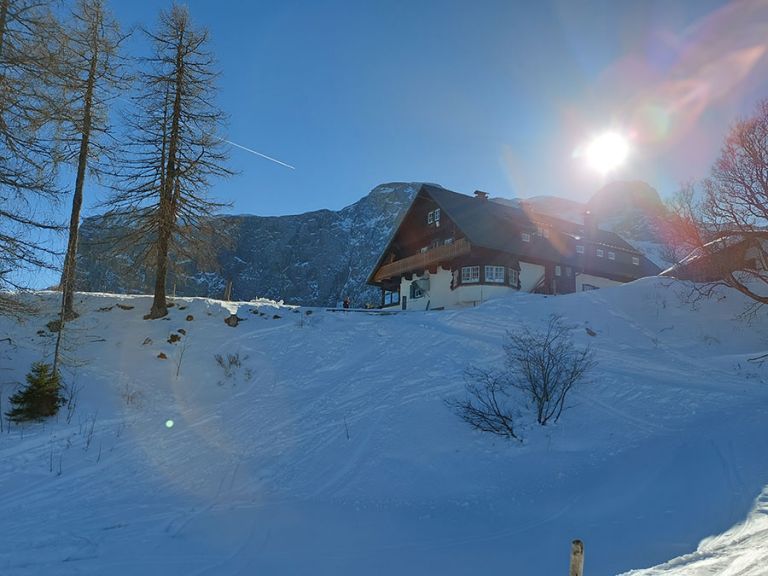 Ostpreußenhütte bei Werfen im Winter