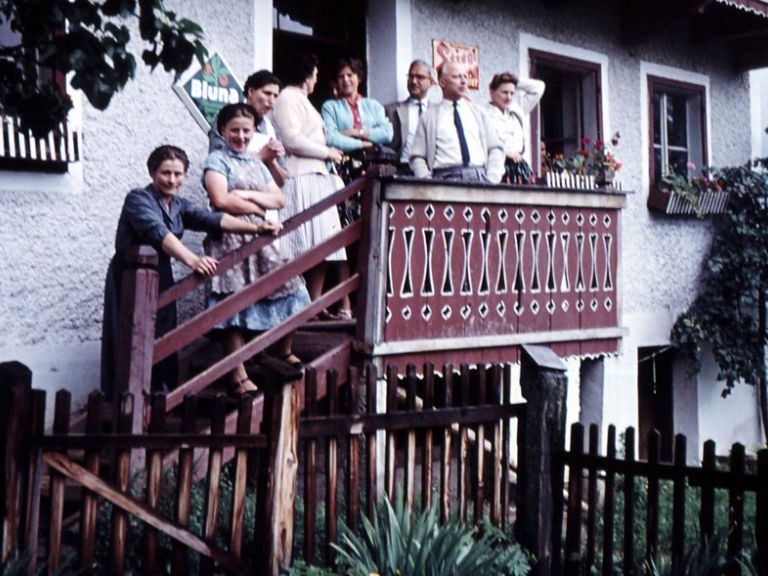 Guest picture with the family