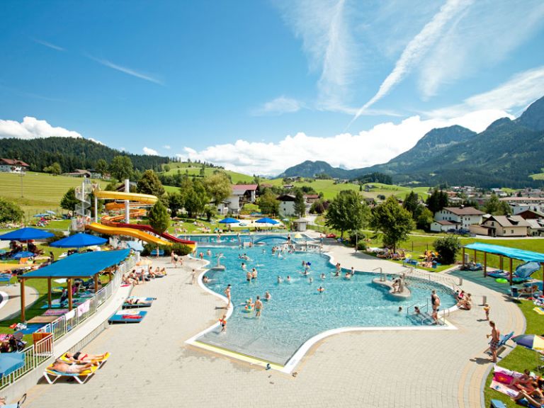 Poollandschaft im Erlebnisbad Abtenau