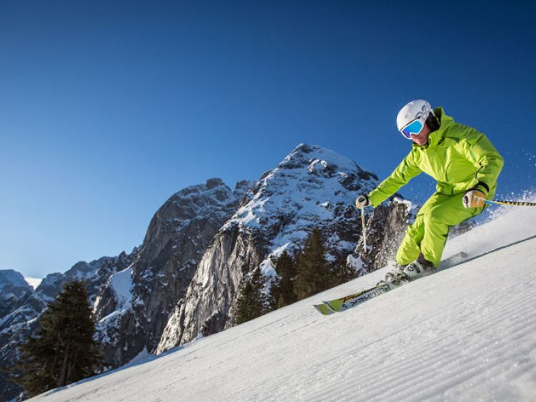 Skifahren in Dachstein West im Salzburger Land Skifahrer im Skigebiet Dachstein West in Salzburg