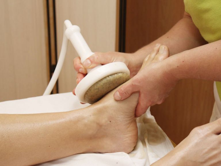 Permanent-Contour Stempelmassage für eine straffe Haut