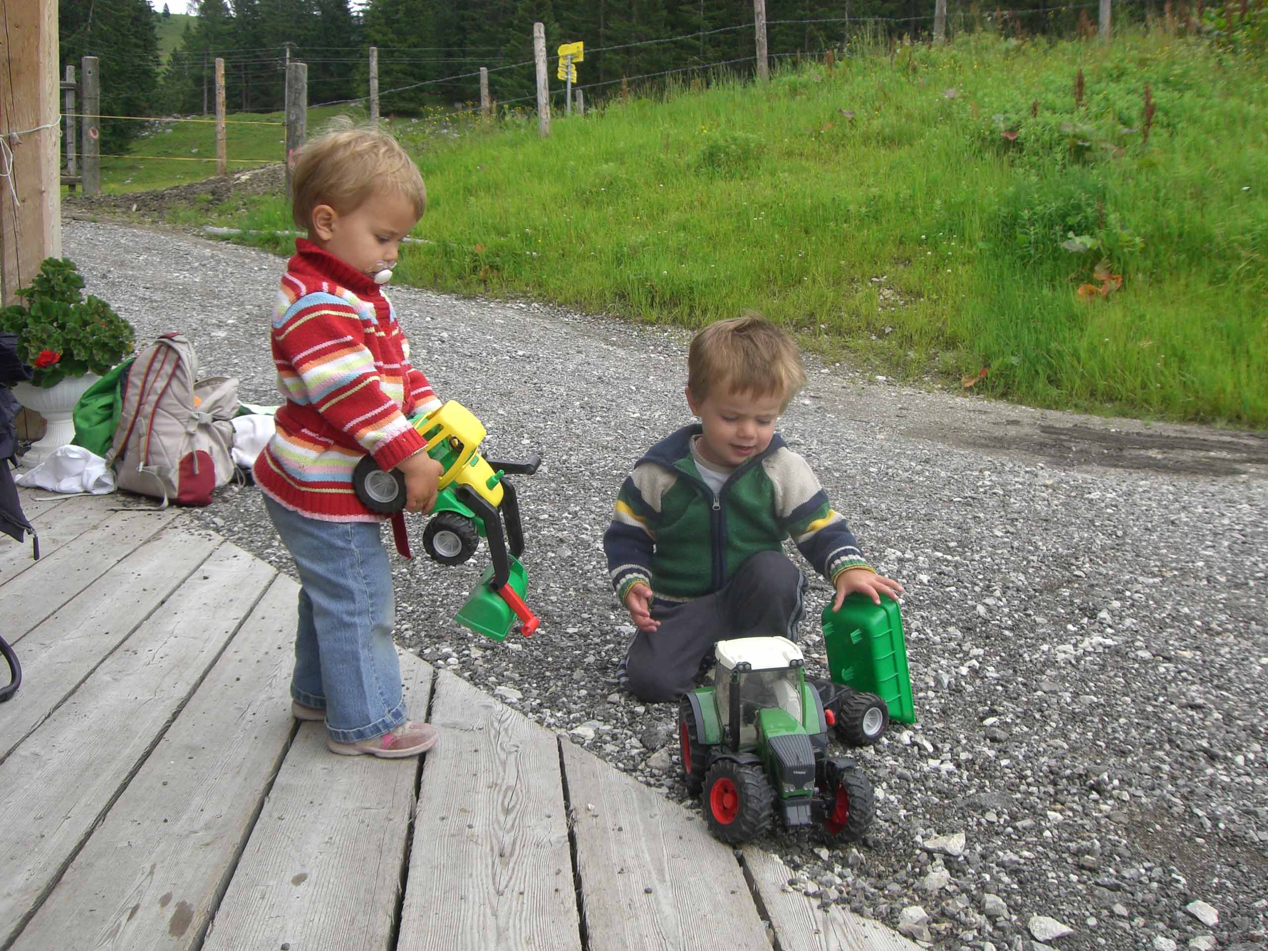 "Kinderbetreuung" vor der Hütte