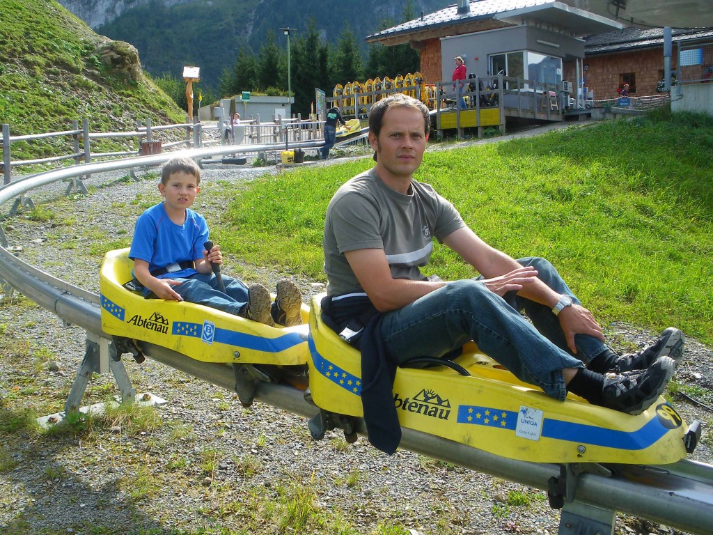 Abfahrt mit der Sommerrodelbahn