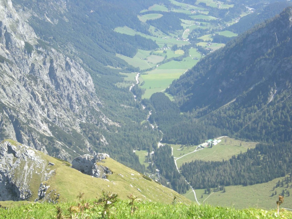 Blick von oben auf die Aualm