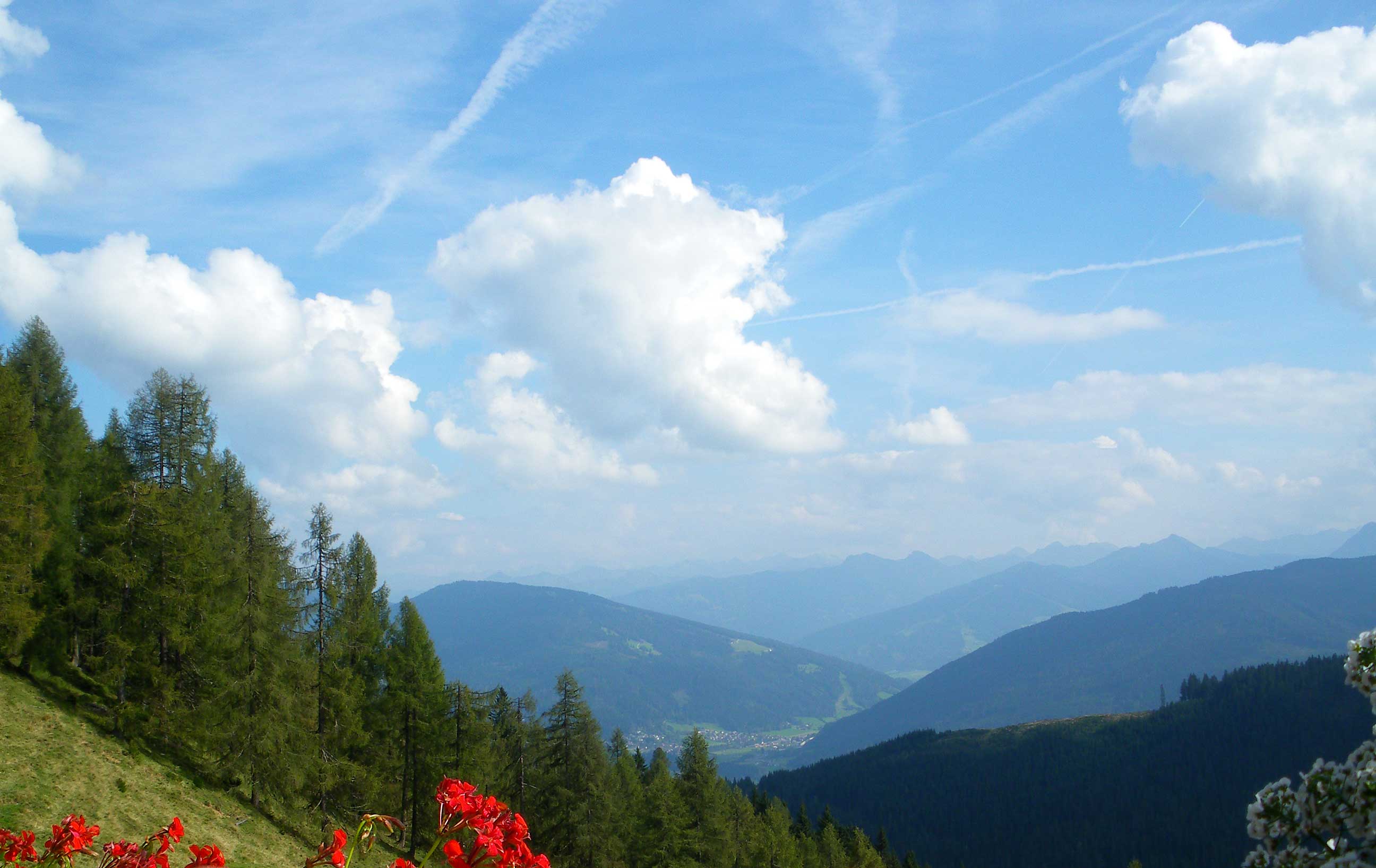 Aussicht von der Terrasse der Schwarzeneckalm