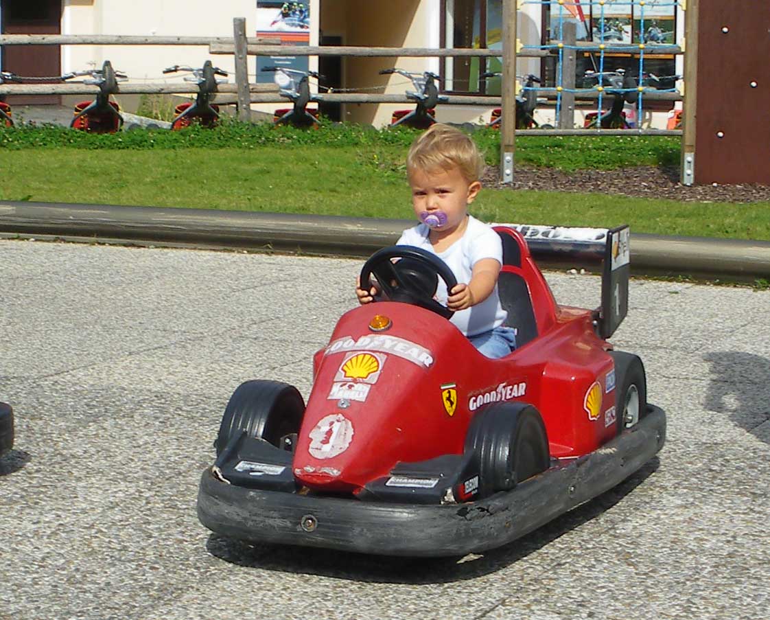 Autofahren im Kinderpark Karkogel