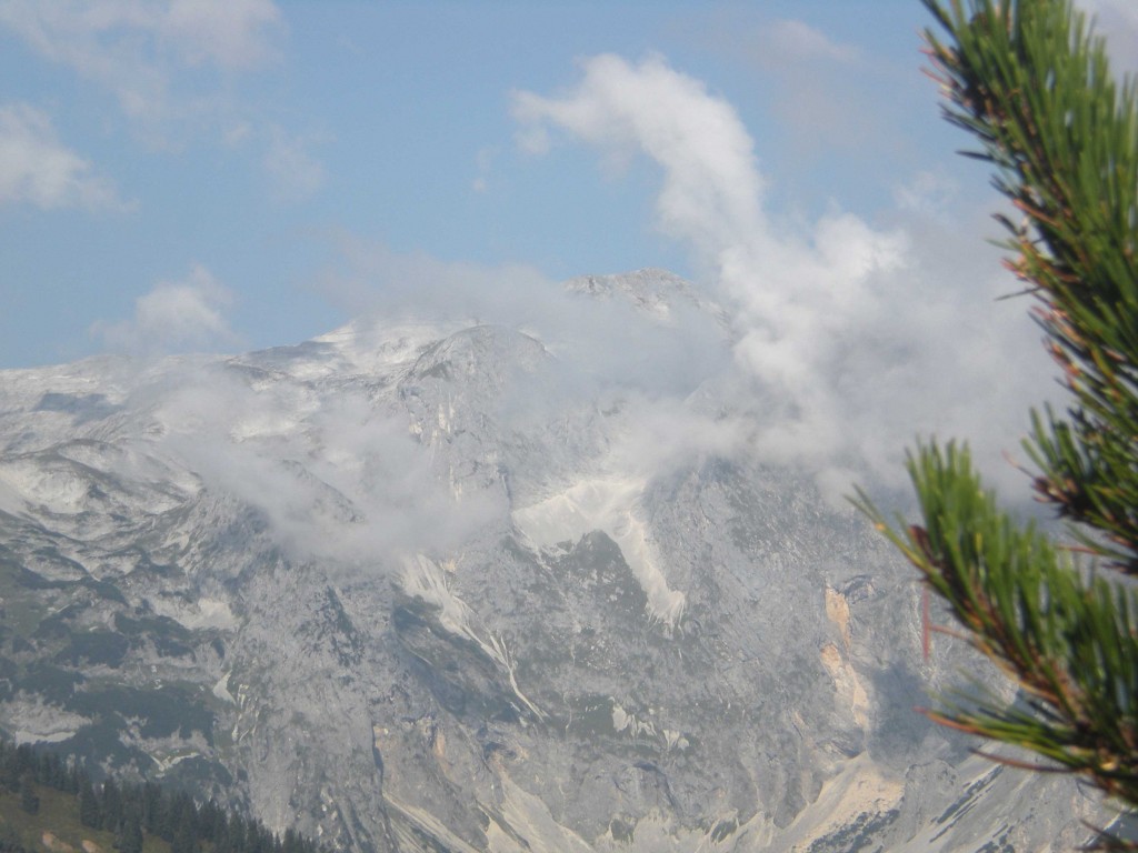 das Tennengebirge in Wolken