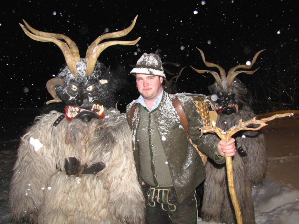 Perchten bei Schneetreiben in Annaberg-Lungötz