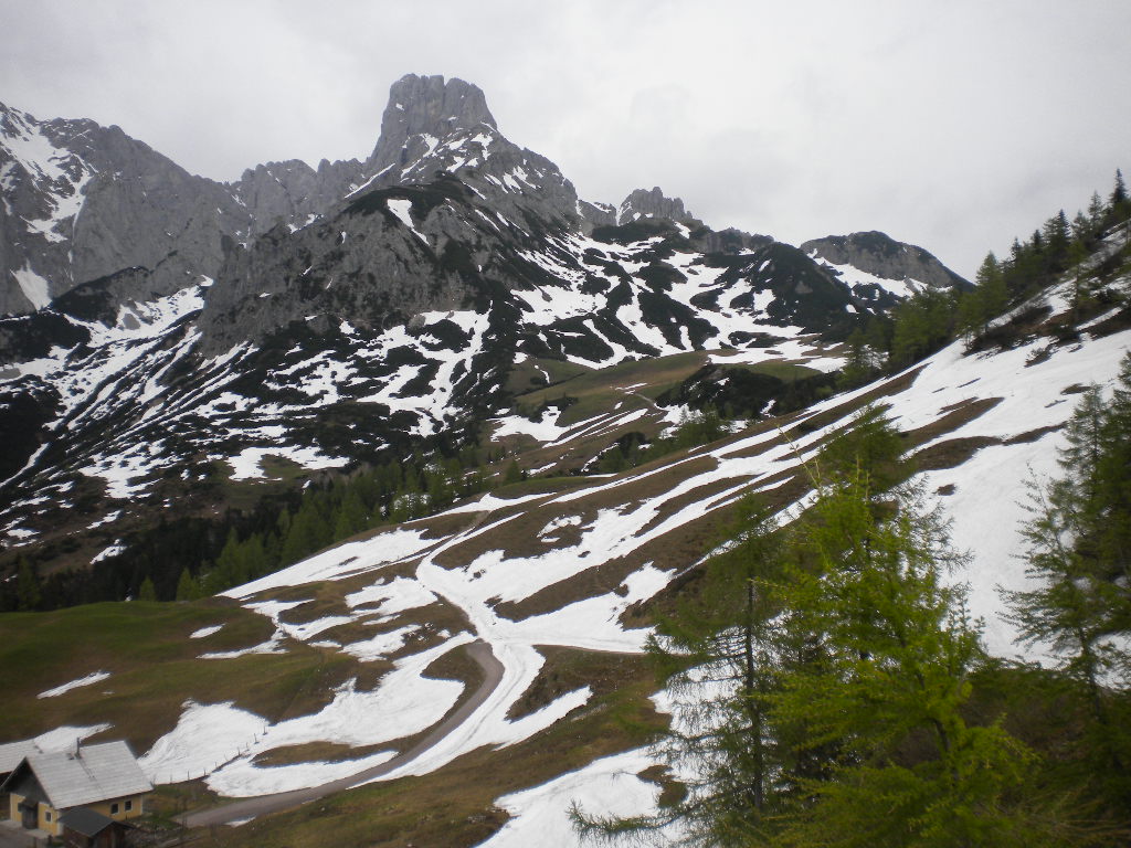 Wandern durch die letzten Grüße des Winters