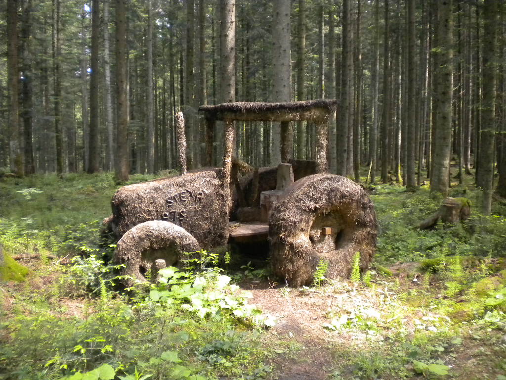 Traktor aus Heu - HeuART im Salzburger Land