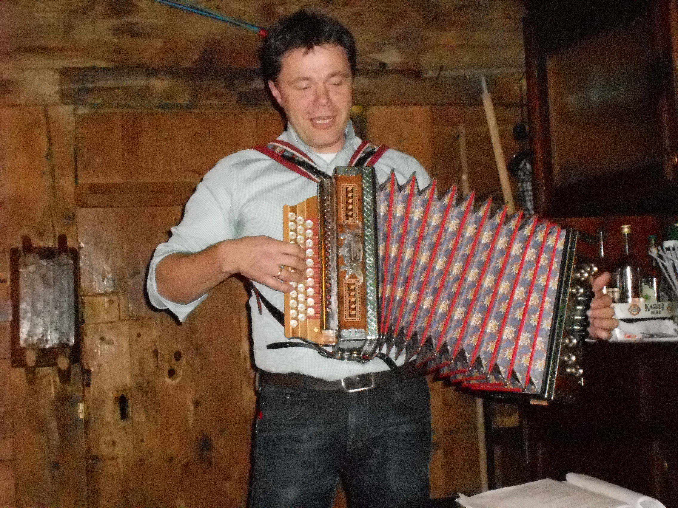 Zünftige Abendunterhaltung mit Zieh-Harmonika