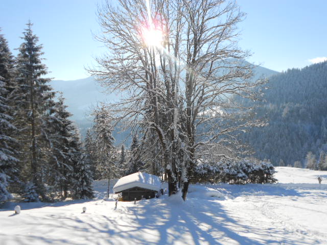 Sonnenschein bei Winterwanderungen in den Alpen