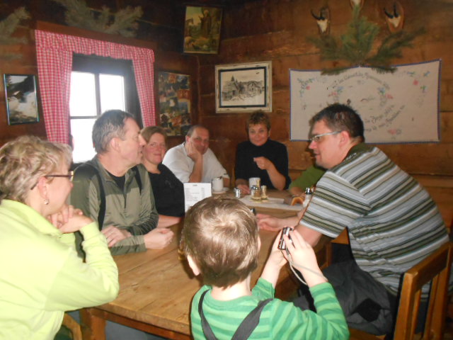 Gemütliches Zusammensitzen in der Sittleralm