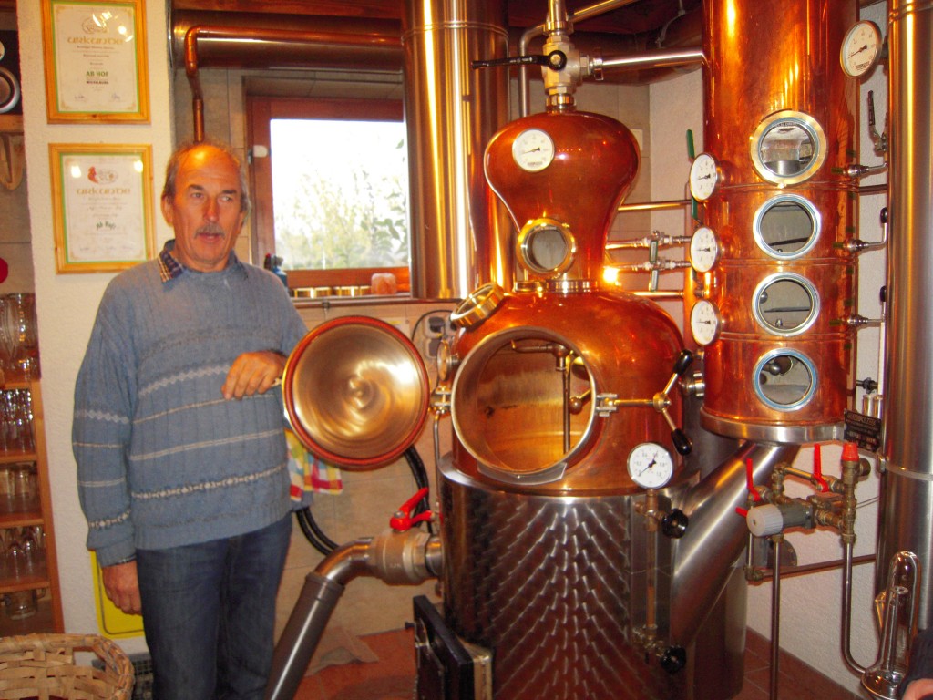 Chef Hias und seine Brennanlage