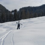 Auf der Skitour die Winterlandschaft erkunden