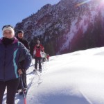 Schneeschuhwanderer unterwegs im Lammertal