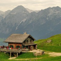 Übernachtung bei der urigen Mahdalm auf 1530m bei den Wirtsleuten Dorli und Blas.