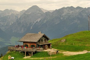 Almhüttenübernachtung auf der urigen Mahdalm auf 1530m beim Trekking Tage Angebot