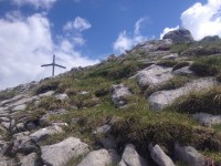 Blick Richtung Gipfelkreuz des Donnerkogels