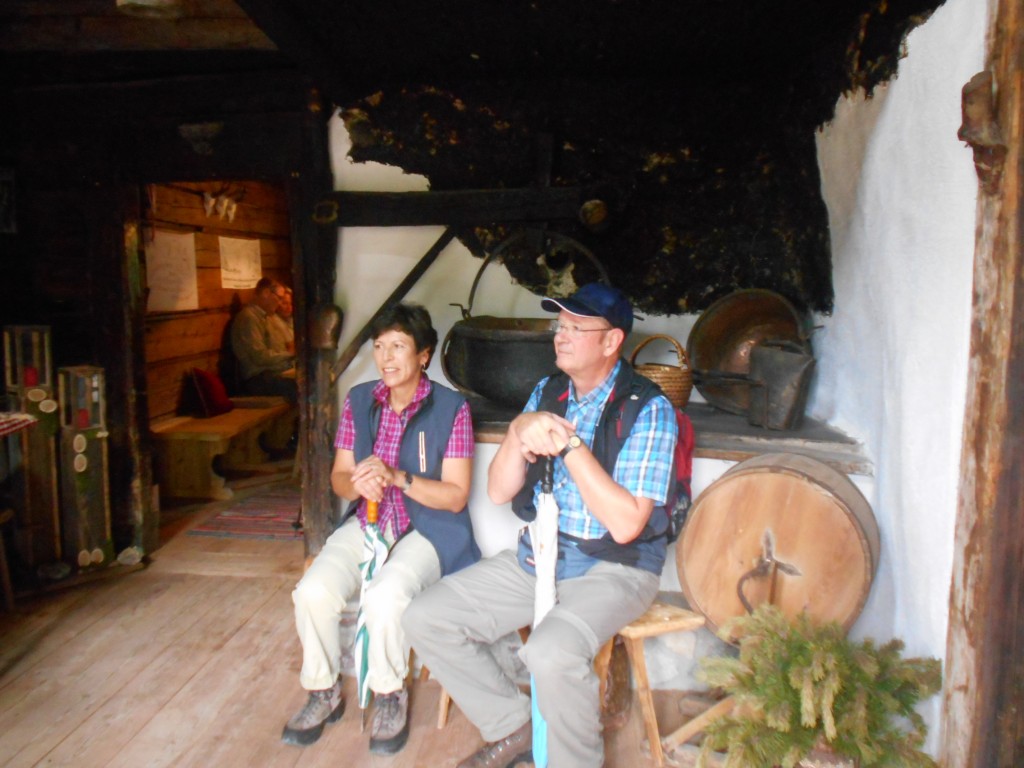 Vor dem alten Ofen in der Spießalm