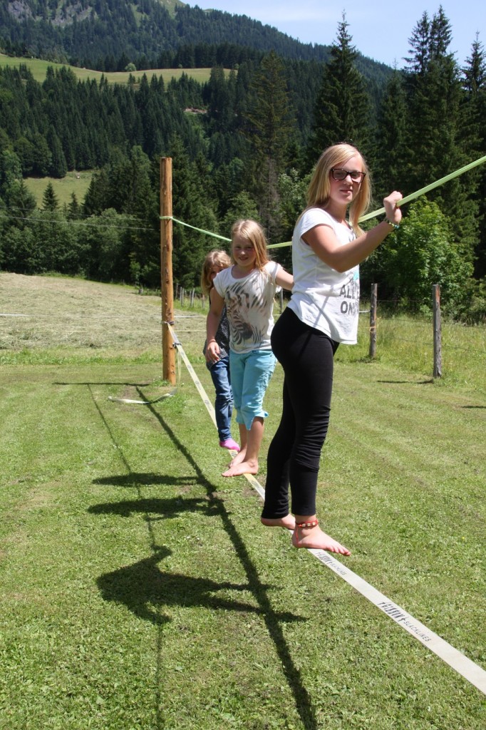 Zusammen macht es natürlich am meisten Spaß. Koordinationstraining inklusive