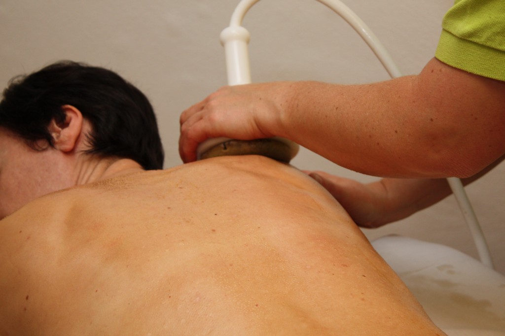 Permanent-Contour Stempelmassage am Nacken und Rücken