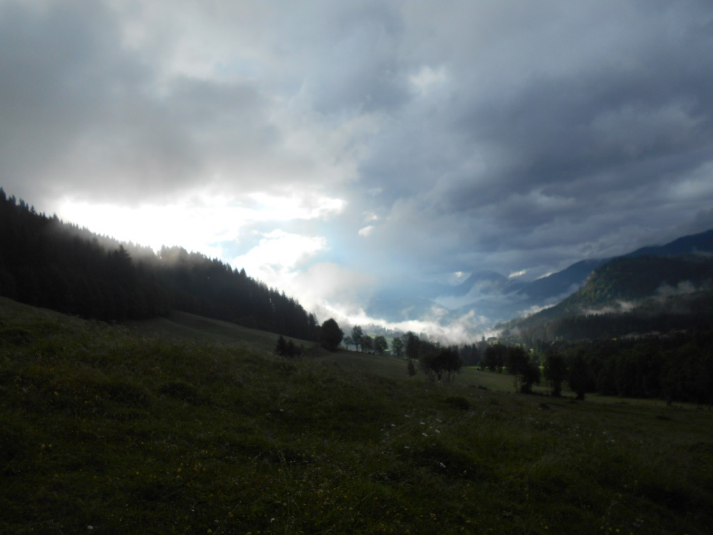 Die Sonne blitzte ab und zu durch die Wolken