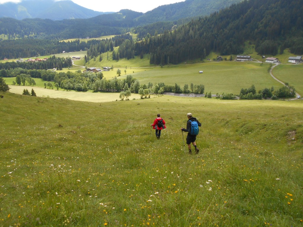Abstieg ins Lammertal mit sehenswertem Lichterspiel