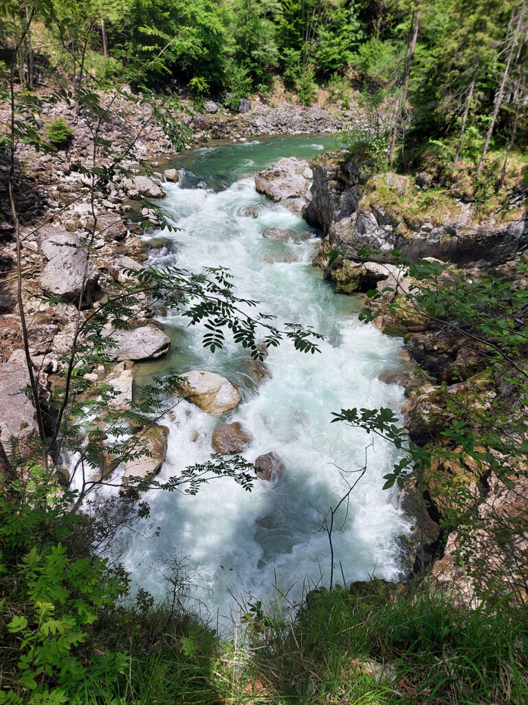 Tosendes Wasser in Lammeröfen