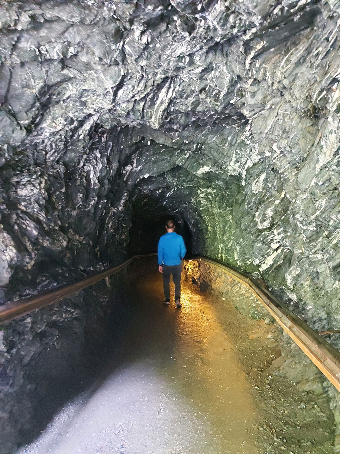 Tunnel durch den Stein