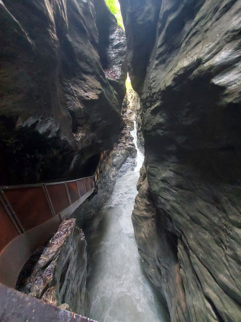 Wasserspaß für Kinder in der Liechtensteinklamm