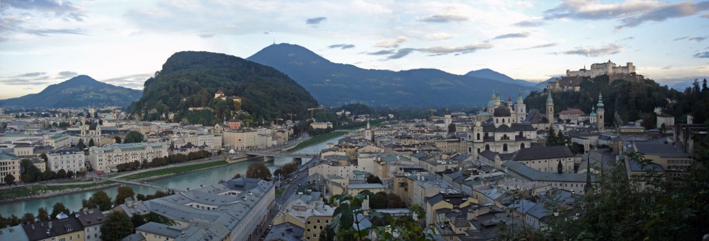 Die Salzburger Altstadt und Festung Hohensalzburg © Acritely CC by-SA 4.0