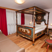 Familiensuite mit Himmelbett im Berghotel Lämmerhof