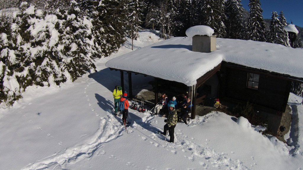 Schneeschuhwanderung auf Almhütten in Salzburg