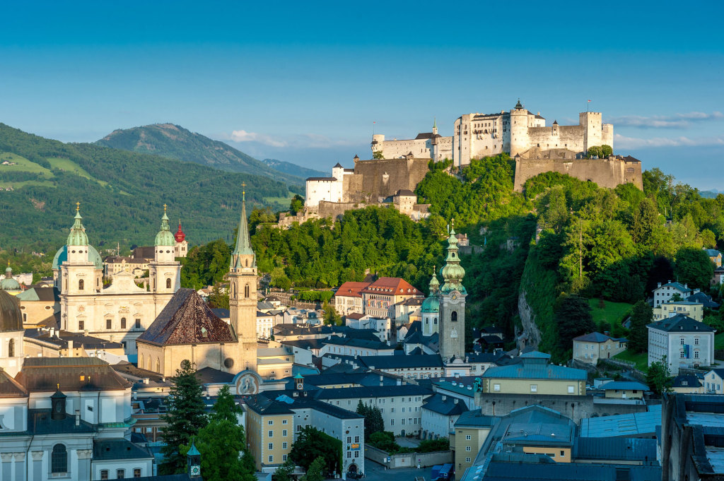 Stadt Salzburg in der Morgensonne