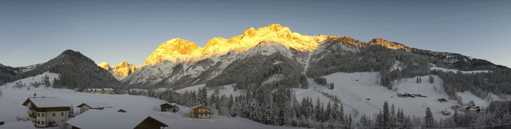 Berghotel Lämmerhof und Tennengebirge im Morgenrot