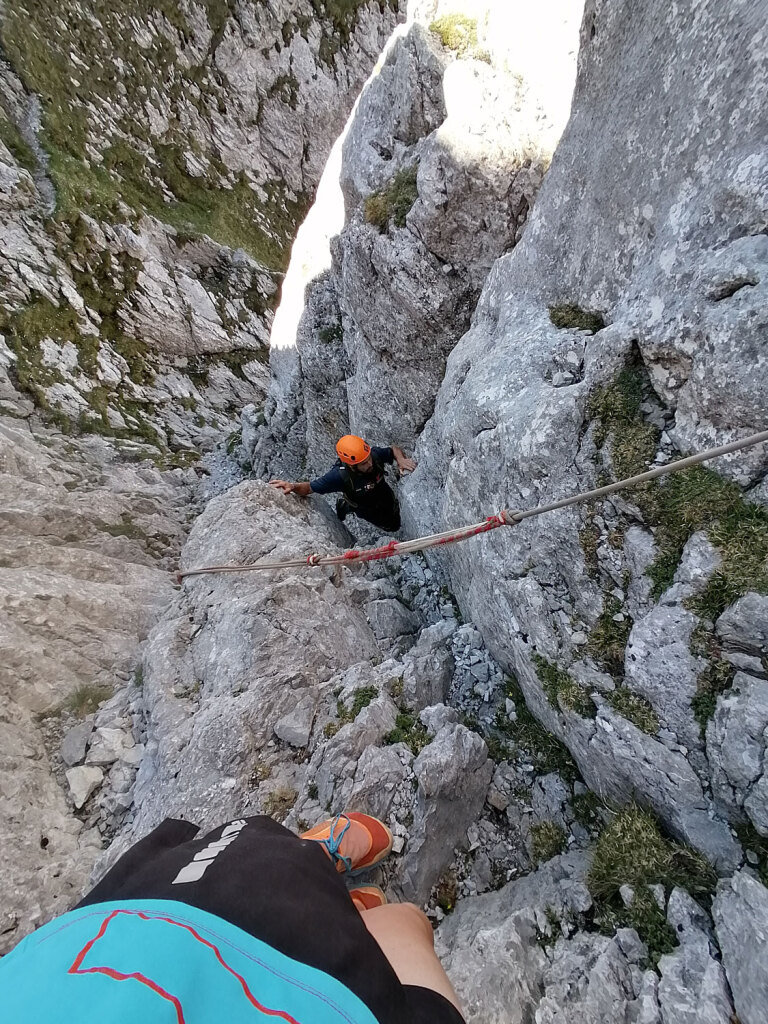 Aufstieg mit Seil auf der Südseite des Hochthrons