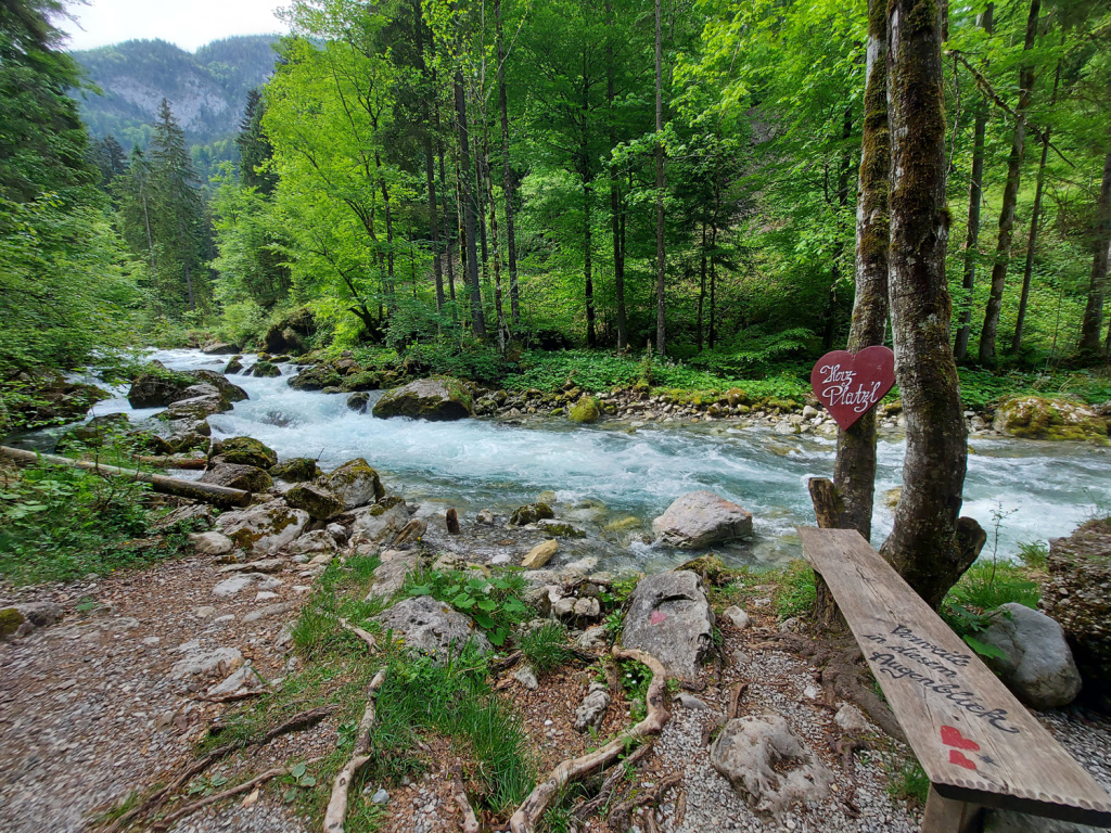 Romantisches Plätzchen am Bach