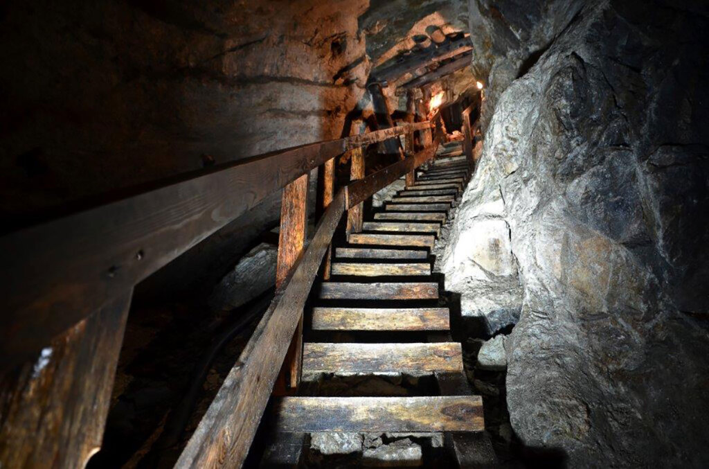 Im Bergwerk gibt es einige steile Stiegen © Harald Börner
